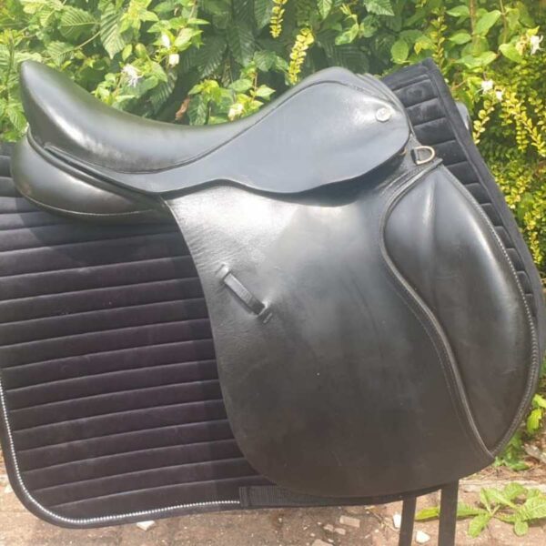 17″ Sillín de uso general Barnsby negro mediano/ancho