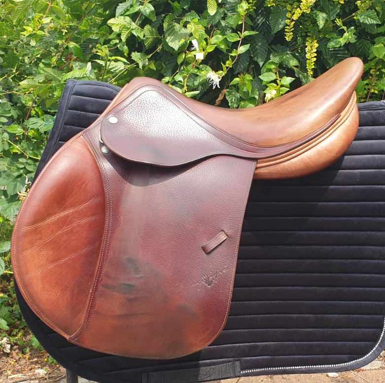 17.5" Sillín de salto mediano Equipe Evolution marrón y marrón